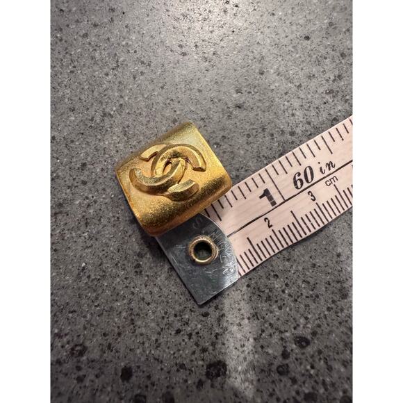 Authentic Chanel Vintage CC Rhombus Clip On Earrings 96P 24k Gold Plated - Picture 5 of 5